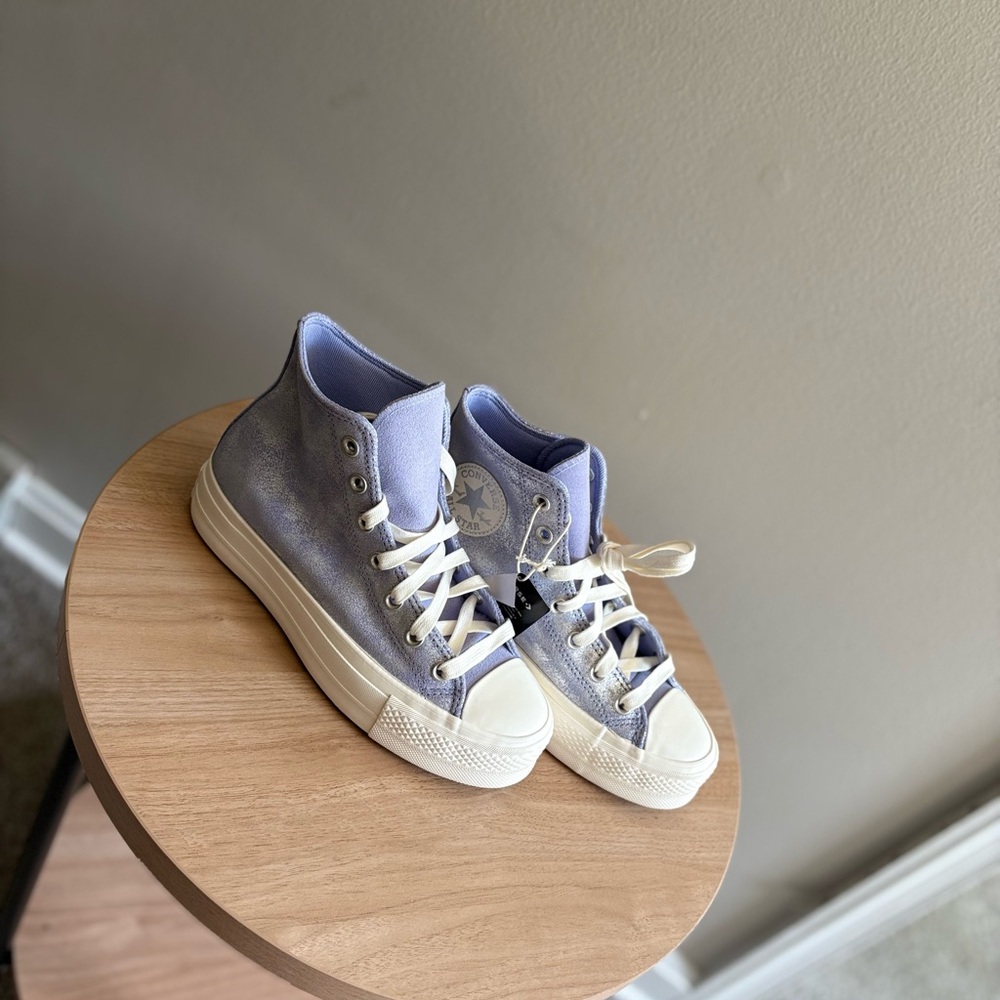 Converse High-Tops in Lilac/Silver - Picture 2 of 7